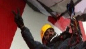 Greenpeace Genel Direktörü petrol platformuna tırmandı