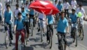 Uçurtma ve bisiklet şenliklerinde Emre Aydın rüzgarı