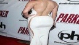 Jennifer Lopez giymeyi unuttu!