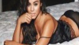 Vanessa Hudgens'tan ıslak pozlar