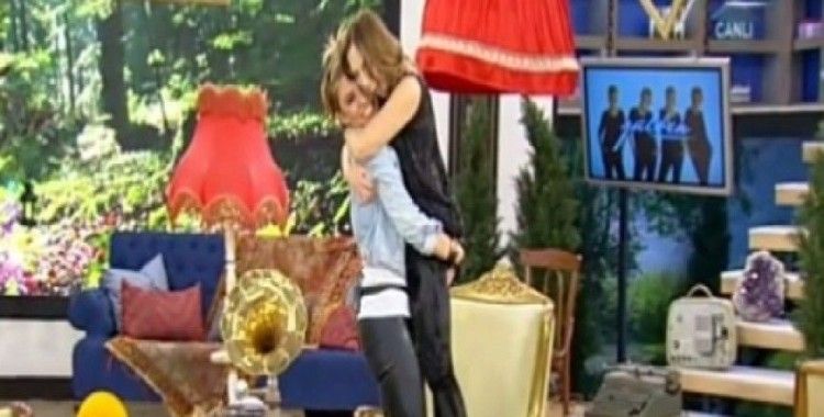 Gülben Ergen, Sertab'ı kucakladı 