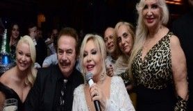 Emel Sayın, Orhan Gencebay'a sahneden seslendi