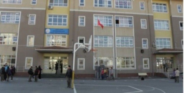 Küçükbakkalköy Kemal Berktan Ortaokulu'na nasıl giderim ?