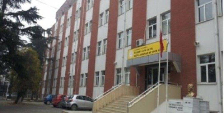 İstanbul Avni Akyol Güzel Sanatlar Lisesi'ne nasıl giderim ?