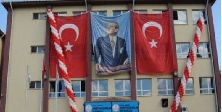 Ahmet Kılıçarslan Ortaokulu'na nasıl giderim ?