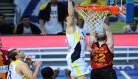 Fenerbahçe, Galatasaray'ı yenerek yarı finale yükseldi