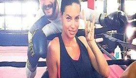 Adriana Lima bozkurt işareti yaptı..!