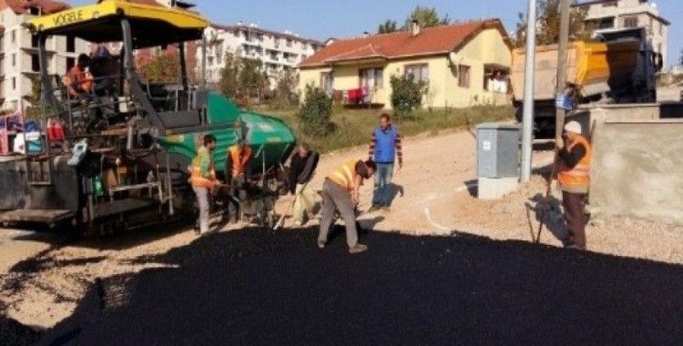 Başiskele'de asfalt çalışmaları devam ediyor