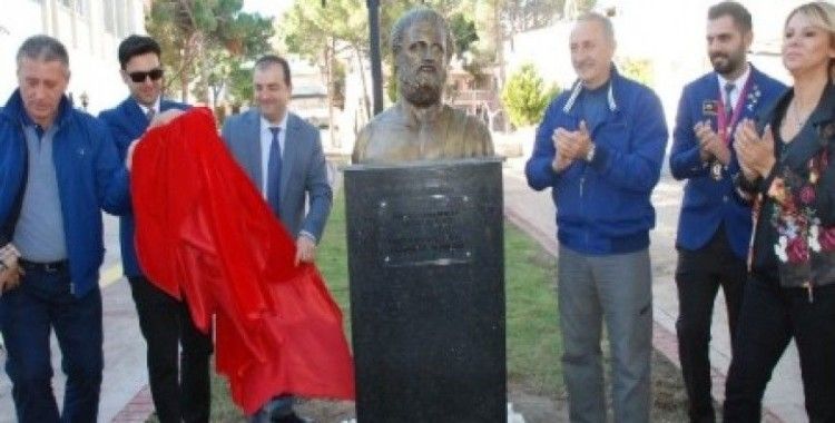 Didim'deki yeni Parka Hipokrat heykeli konuldu