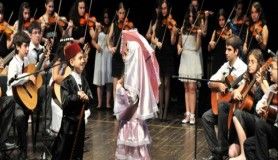 Çocuklardan film gibi konser