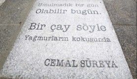 Şiir sokakta Cemal Süreyya Kadıköy'de