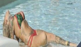 Dövme güzeli Jemma Lucy