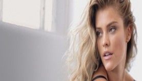 Nina Agdal mayo tanıtımında