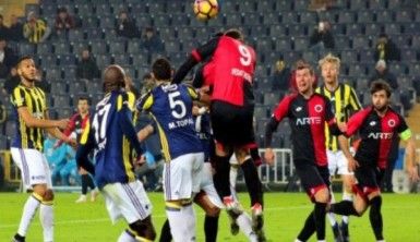 Fenerbahçe zirveye bir adım daha yaklaştı