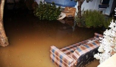 Sağanak yağış sonrası bodrum katları su bastı