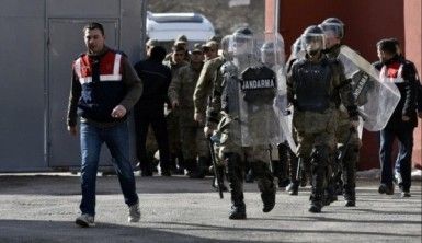 Bakan'ın da izlediği maçta olay çıktı