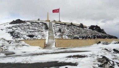 Erzurum'a mayıs karı