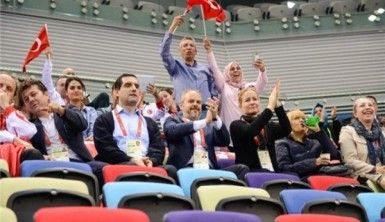 Bakan Kılıç'tan sporculara Anneler Günü sürprizi