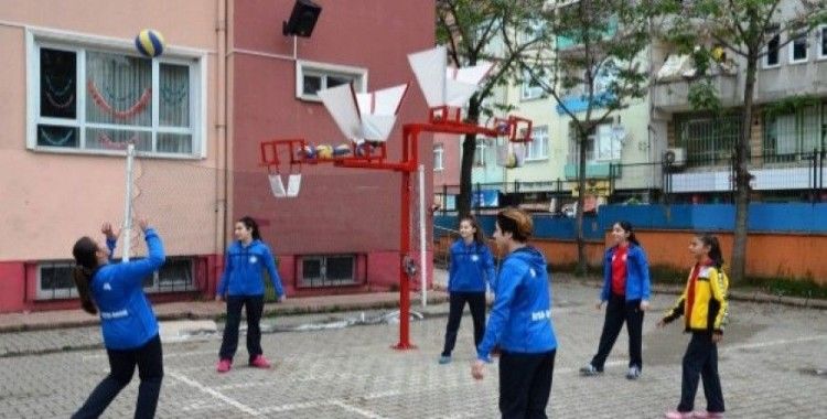 Öğretmenden voleybol smaç makinesi