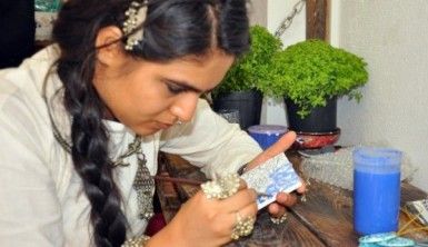 İznik çini sanatını öğrenmek için 8 bin 780 kilometre yol katetti