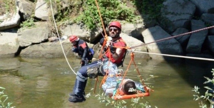 Afette telsizle iletişim hayat kurtarıyor