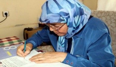 72 yaşında lise mezunu oldu, Şimdi Almanca öğreniyor