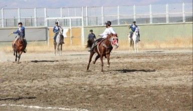 Cirit turnuvası büyük heyecana sahne oldu