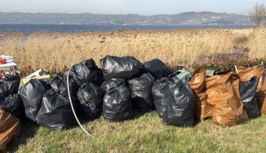 Sapanca Gölü'nden 300 torba çöp çıktı