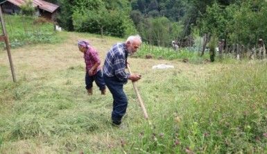 Bu köyün yaşlıları gençlere taş çıkartıyor