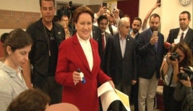 Meral Akşener sandığa İstanbul'da gitti