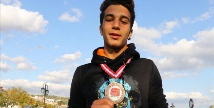 Babasına özenerek başladı Türkiye üçüncüsü oldu