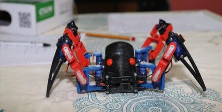 Öğrencilerin yaptığı robot örümcek ilgi görüyor