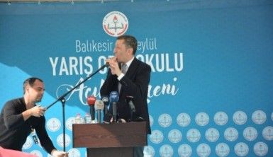 Bakan Selçuk'tan öğrencilere ıslıklı cevap