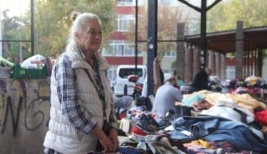 Ünlü sanatçı artık pazar tezgahı başında