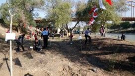 Öğrenciler Ceyhan Nehri kıyılarını ağaçlandırıyor