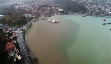 İstanbul Boğazı'na çamur aktı