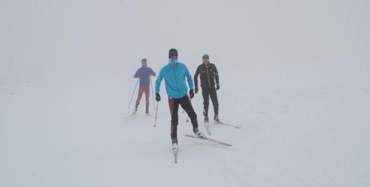 Kayaklı koşucular Nemrut'ta nefes açıyor