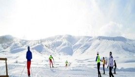 Dondurucu soğukta kayak yarışması