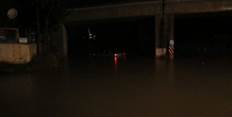 Adana sağanak yağışa teslim oldu