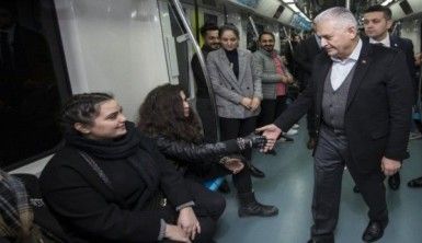 Binali Yıldırım Marmaray'a bindi