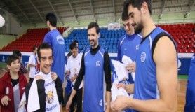 Özel öğrenciler Kağıtspor’un basketbol antrenmanında