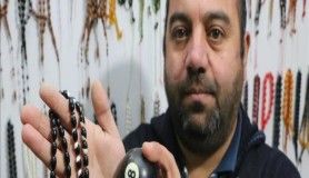 Eski bilardo toplarından 'taraftar tespihleri' yapıyor