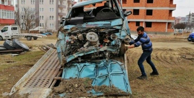 Hastaneye kontrole giden çiftin otomobili tarlaya uçtu: 1 ölü, 1 Yaralı