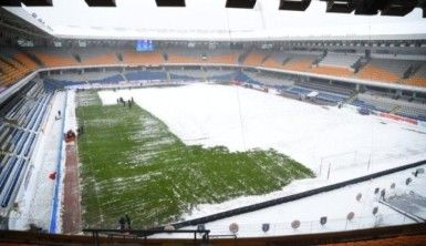 Fatih Terim Stadyumunda kar mesaisi