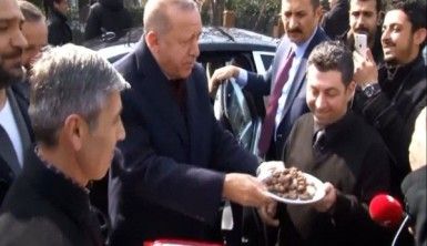 Erdoğan'a evinin önünde doğum günü sürprizi