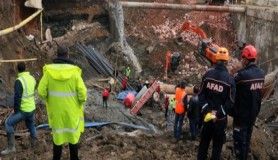 İzmir'de metro vagonu yer altı park alanı inşaatında göçük