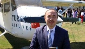 Uçak pistinde kitap okuma etkinliği