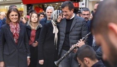 Zeybekci'den sokak konseri