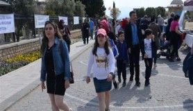 Pamukkale'ye giriş ücretsiz oldu, adım atacak yer kalmadı