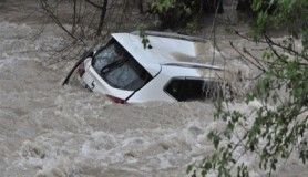 Dereye uçan araçta bir kişi öldü